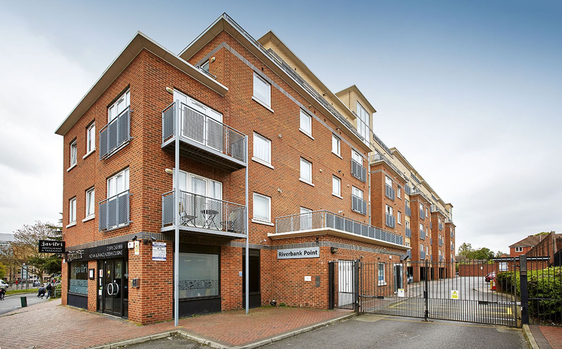 Flying Riverbank Point London Serviced Apartments